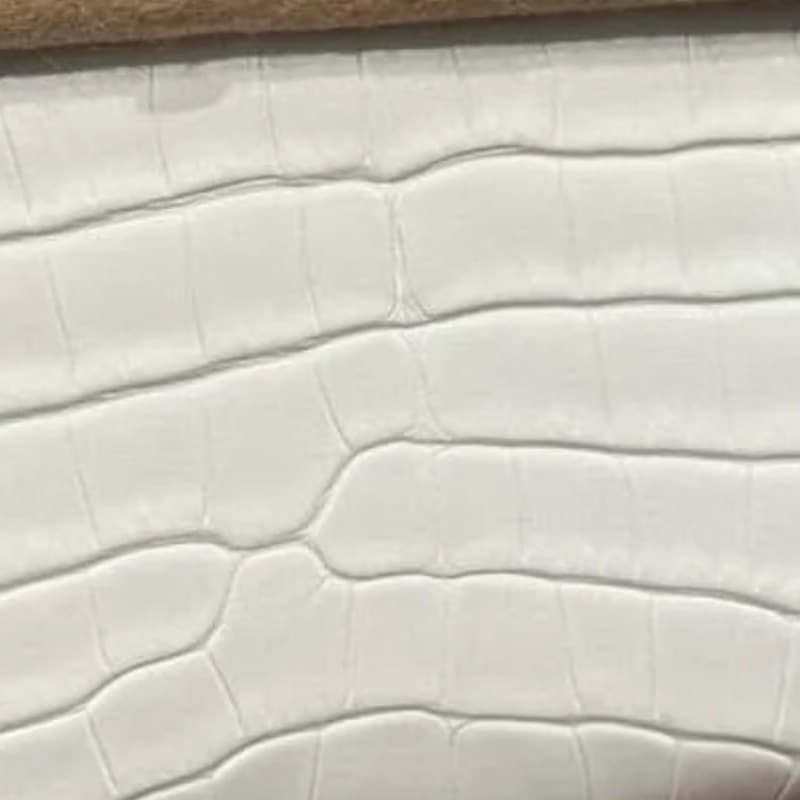 Crème Chantilly leather swatch