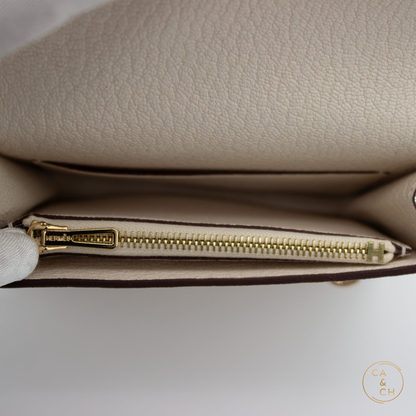 Hermès Wallet Roulis Slim Compact in Chevre Mysore Leather in Nata with Gold Hardware 2023