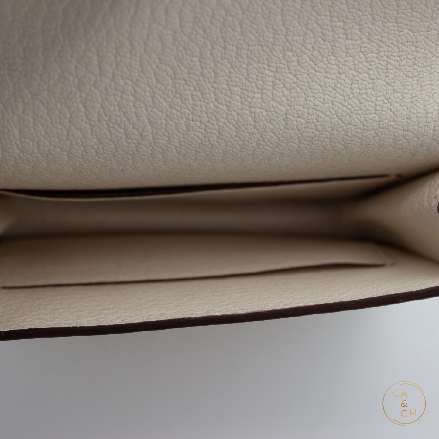 Hermès Wallet Roulis Slim Compact in Chevre Mysore Leather in Nata with Gold Hardware 2023